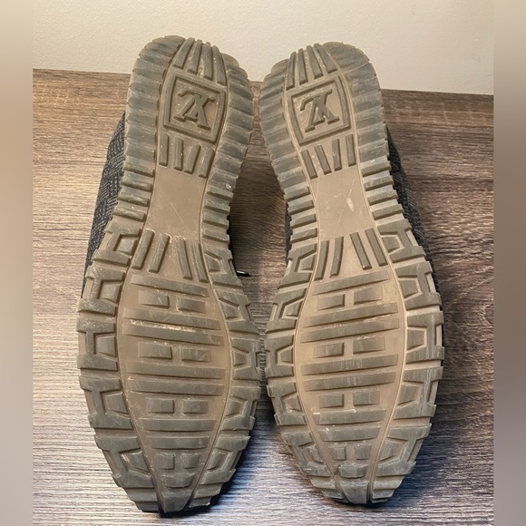 Louis Vuitton Men’s Grey Sneaker - Picture 9 of 11